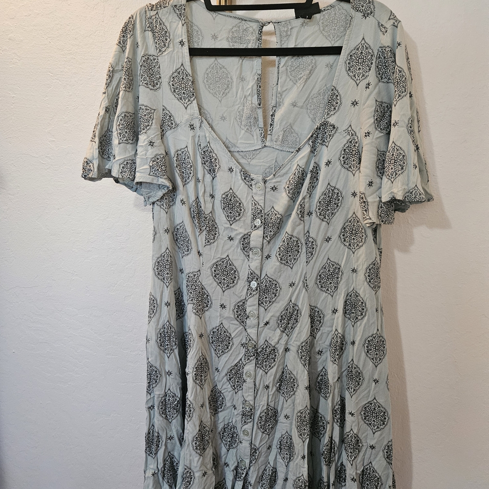 Torrid Gray Leaf Print Midi Dress